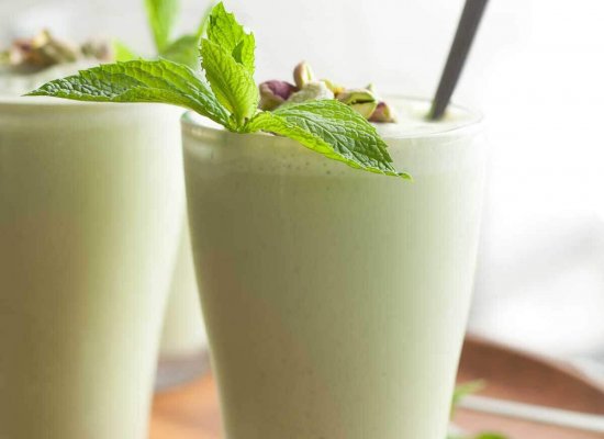 Iced-Matcha-Mint-Pistachio-Latte-gourmandeinthekitchen.com_